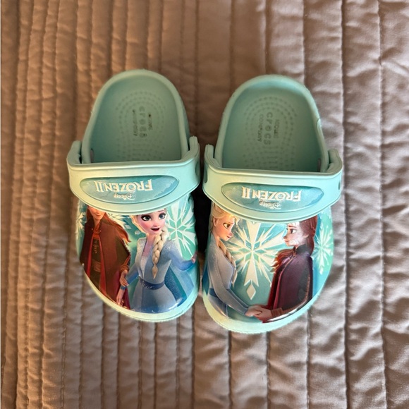 Frozen II Crocs - Picture 2 of 3